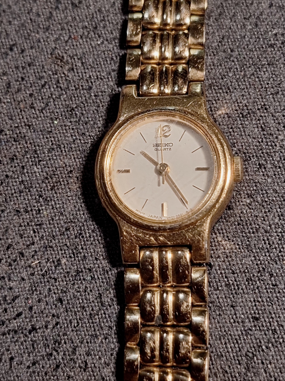 Vintage Seiko Gold Tone Quartz Ladies Watch V401-0988 NEW BATTERY RUNS GREAT!